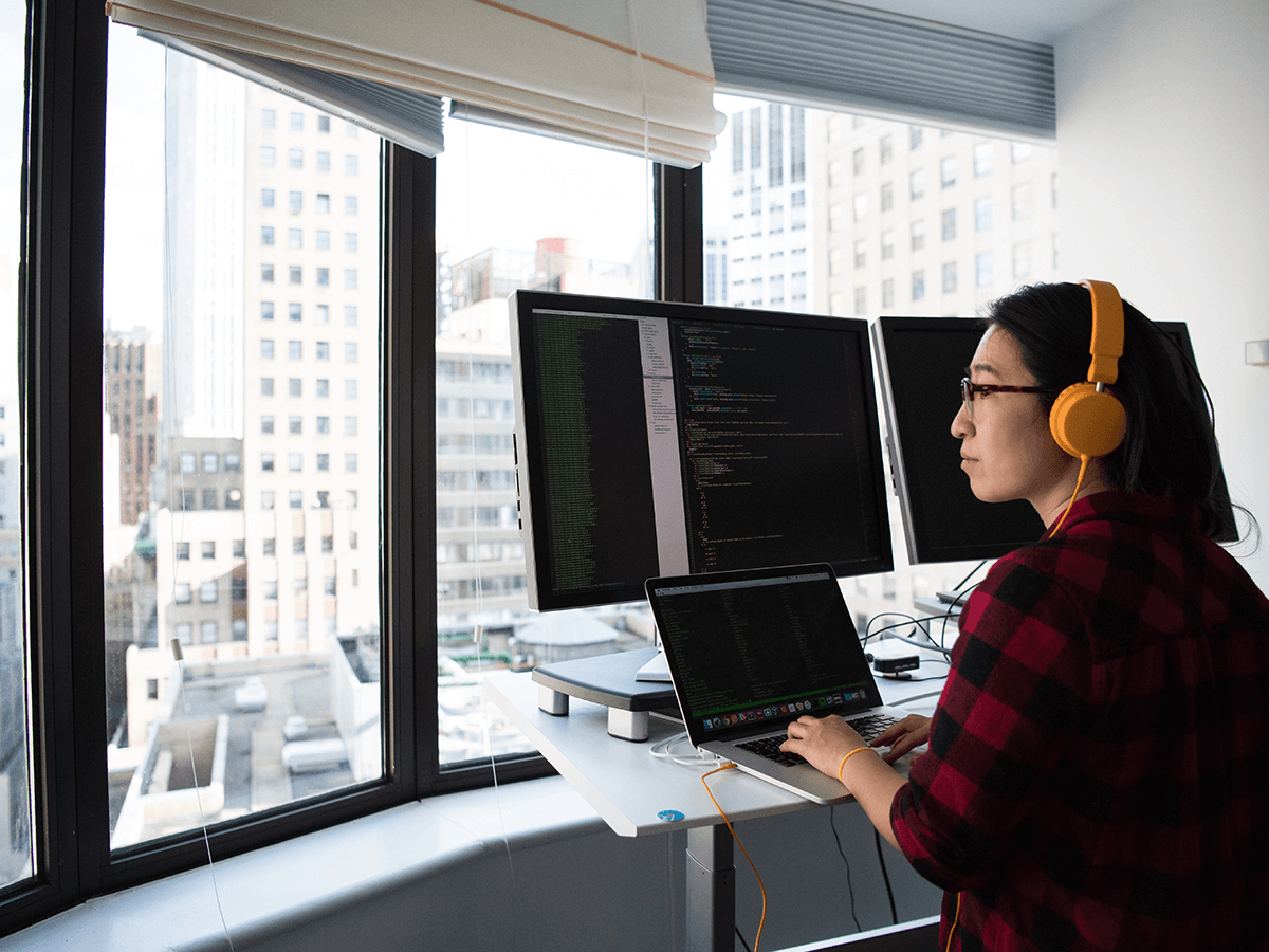 Front end engineer with specialities in software engineering