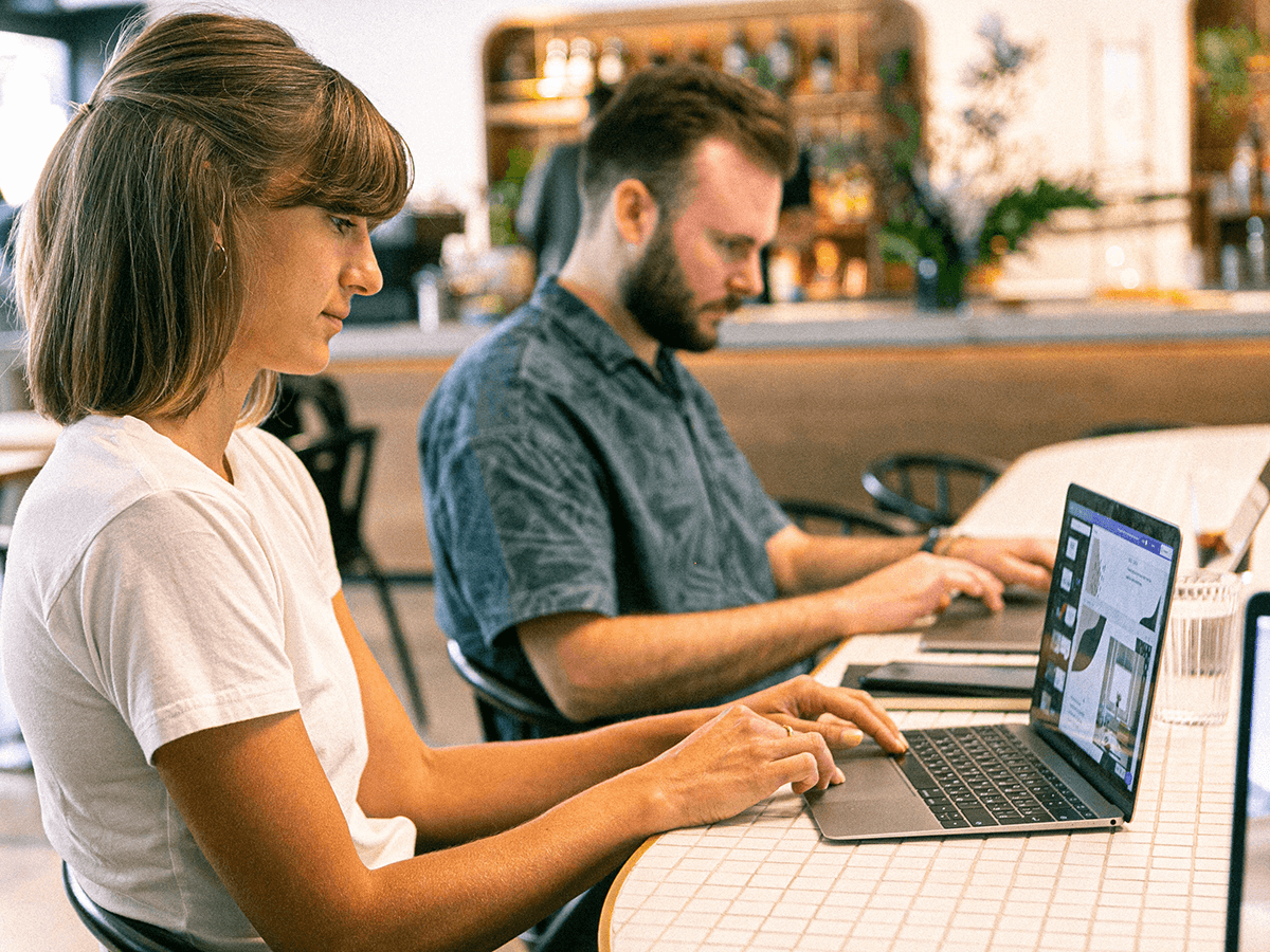 Students learning a digital marketing course.