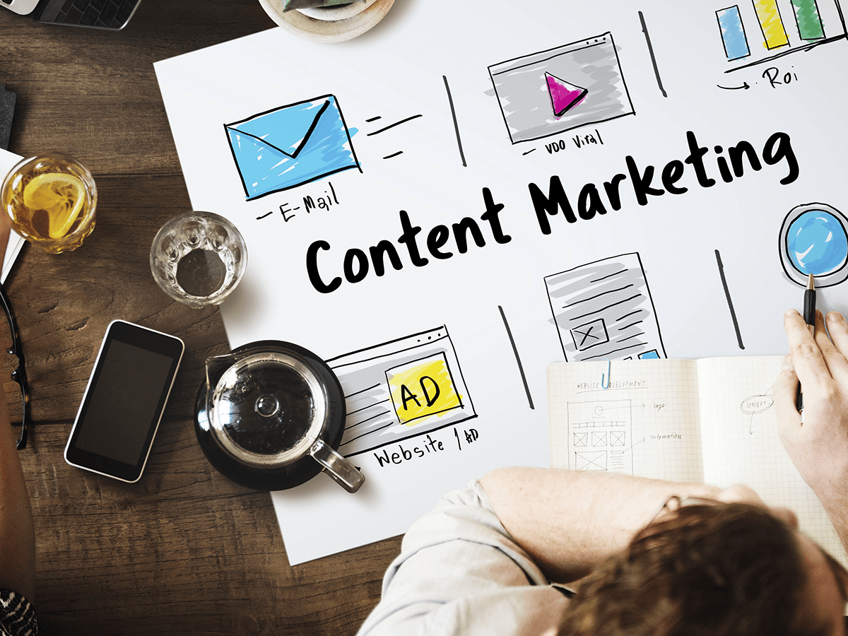 Digital marketer understanding what is content marketing in various forms. 